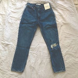 Abercrombie & Fitch Skinny High Rise Jean / Size 25 short / New